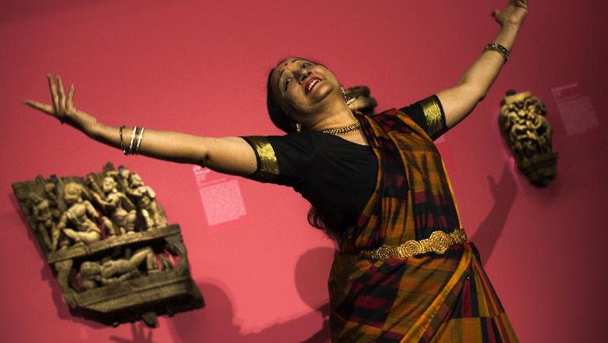 La danseuse indienne Lakshmi Vishwanathan lors d'une exposition sur le Kâma-Sûtra, le 1er octobre 2014 à Paris
