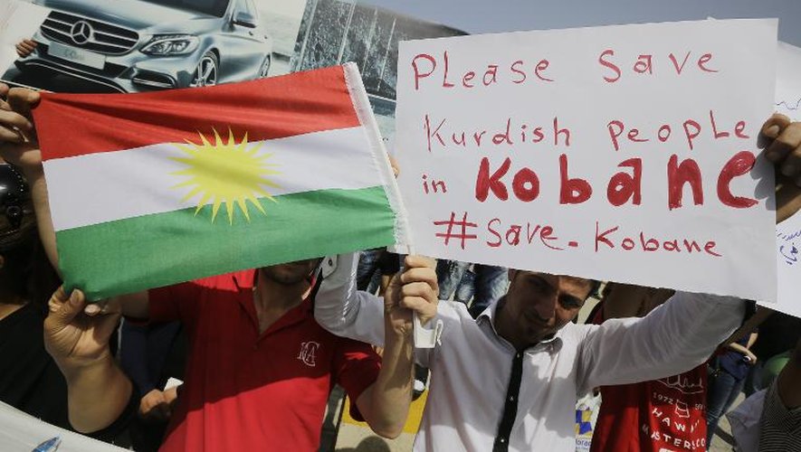 Des Kurdes vivant au Liban montrent leur soutien aux habitants de Kobané en Syrie, le 24 septembre 2014 à Beyrouth