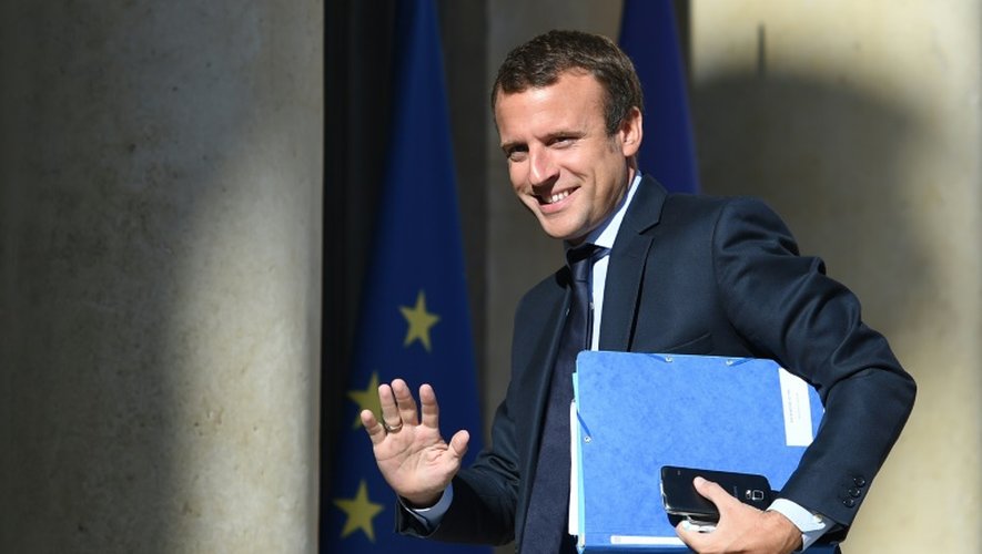Le ministre de l'Economie Emmanuel Macron arrive à l'Elysée le 22 août 2016