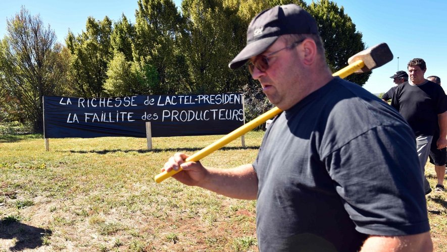 Aveyron : les producteurs laitiers vent debout contre Lactalis