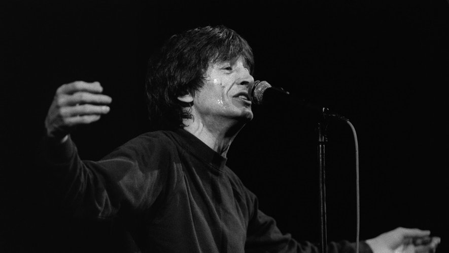 Le chanteur Leny Escudero au Théâtre de Paris, le 27 mars 1985