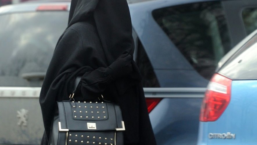 Une femme porte le niqab, le 9 janvier 2014 dans le centre de Roubaix