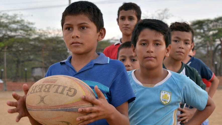 De jeunes Colombiens lors d'un entraînement de rugby à Cucuta le 7 octobre 2015