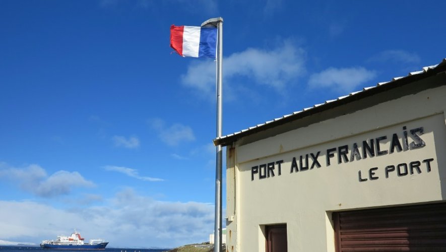 Photo prise le 7 septembre 2012 montrant une partie de la station technique et scientifique Port aux Francais sur les îles Kerguelen
