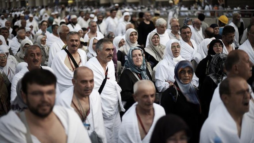 Des musulmans arrivent pour la prière à la La Mecque, le 29 septembre 2014