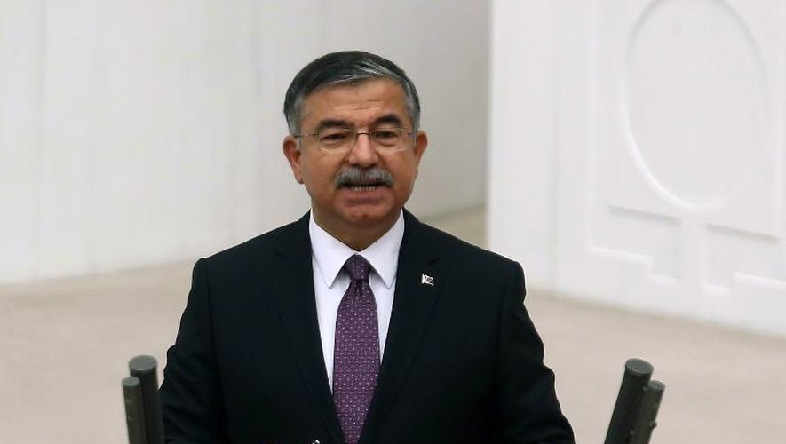 Le ministre de la Défense Turc, Ismet Yilmaz, au Parlement à Ankara le 2 octobre 2014