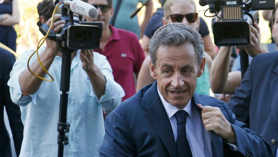 Nicolas Sarkozy arrive à son nouveau QG de campagne à Paris le 23 août 2016