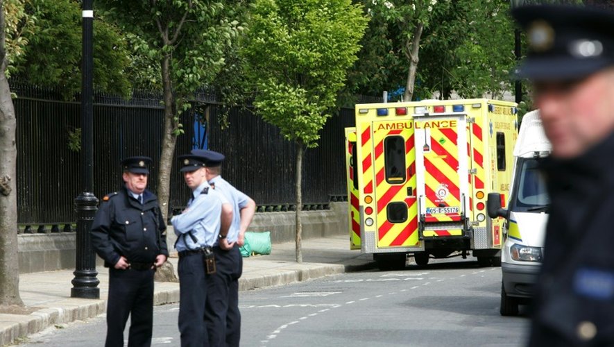 Des policiers et une ambulance à Dublin en 2006