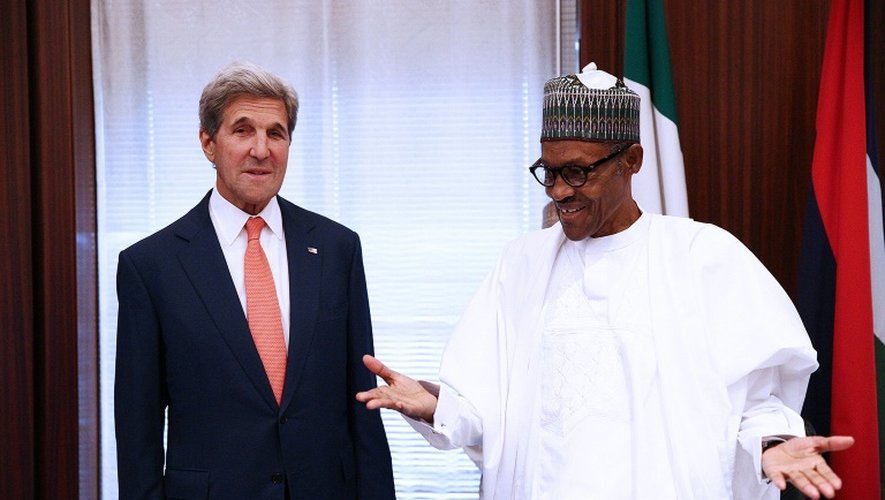 Le secrétaire d'Etat John Kerry et le président du Nigeria Muhammadu Buhari à Abuja, le 23 août 2016
