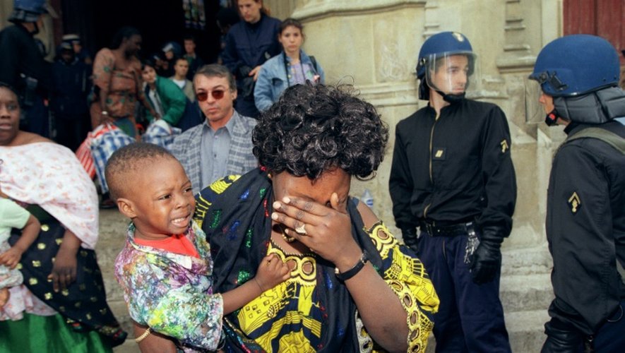Evacuation le 23 août 1996 de l'église Saint-Bernard de Paris