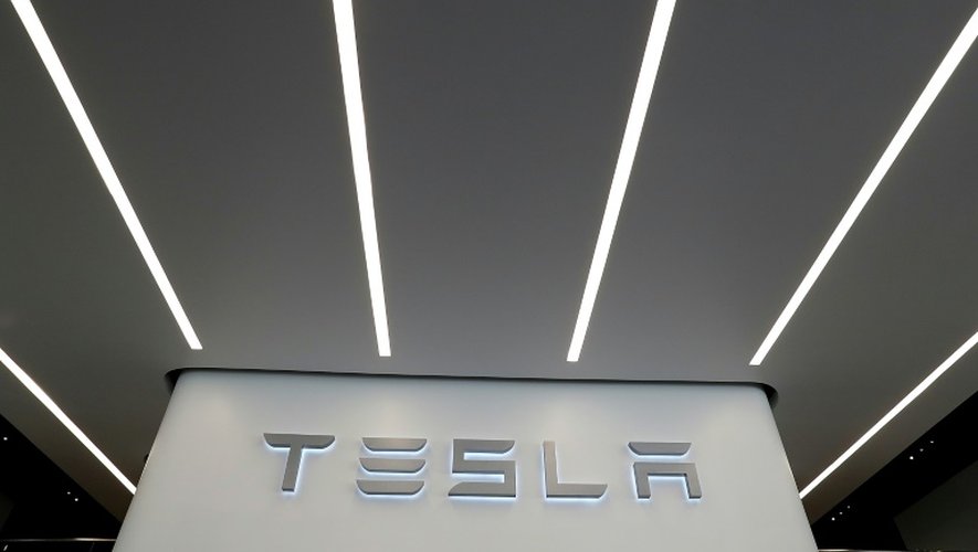 Le constructeur américain de voitures électriques Tesla a dévoilé mardi une nouvelle batterie capable pour la première fois de faire dépasser à son Model S les 600 kilomètres d'autonomie