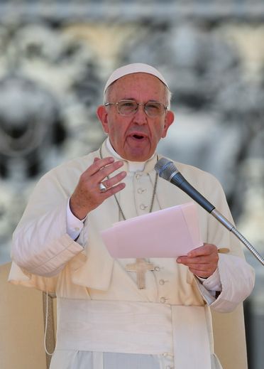 Le pape François présente ses condoléances pour les victimes du séisme, à la Cité du Vatican, le 24 août 2016