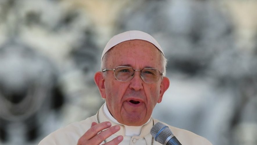 Le pape François présente ses condoléances pour les victimes du séisme, à la Cité du Vatican, le 24 août 2016
