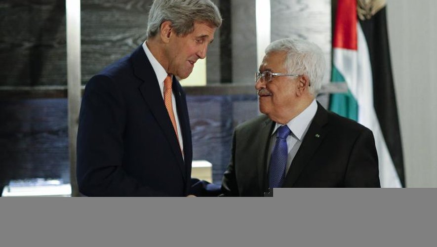 Le secrétaire d'Etat américain John Kerry et le président de Palestine Mahmoud Abbas, lors d'une rencontre bilatérale, le 23 septembre 2014 à New York
