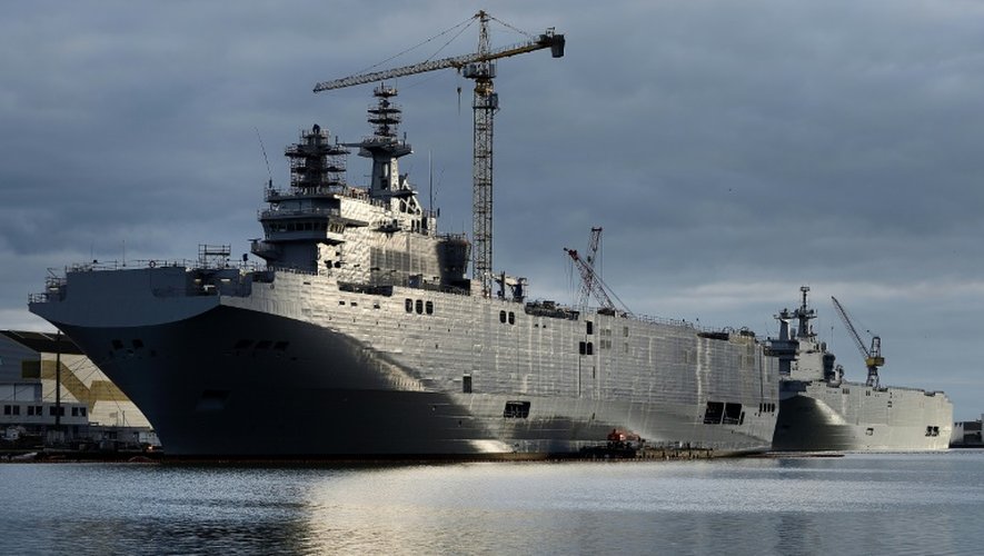 Le Sebastopol et le Vladivostok  les deux navires de guerre Mistral dont la vente à la Russie avait été annulée par Paris, le 20 décembre 2014 à Saint-Nazaire