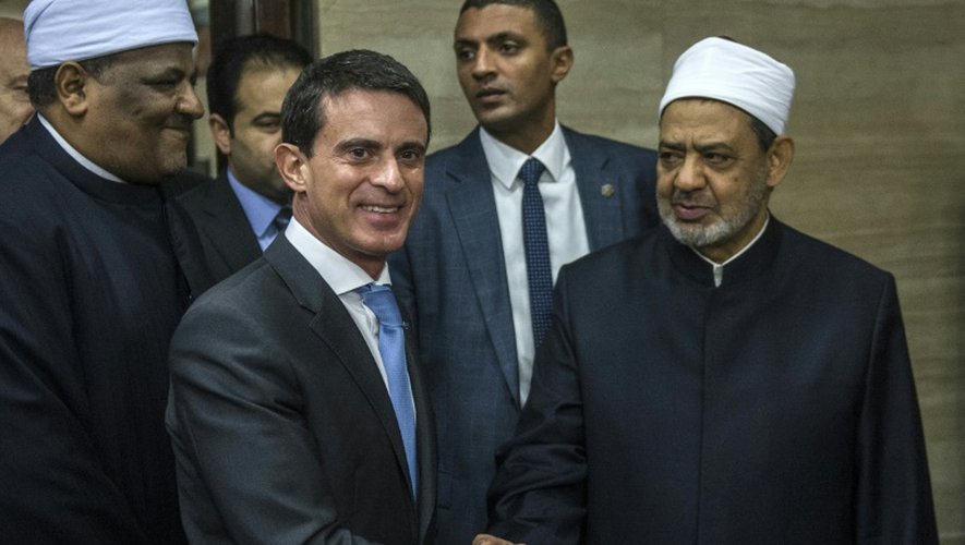 Le Premier ministre français avec le Grand Imam égyptien d'al-Azhar, Sheikh Ahmed al-Tayeb, le 11 octobre 2015 au Caire