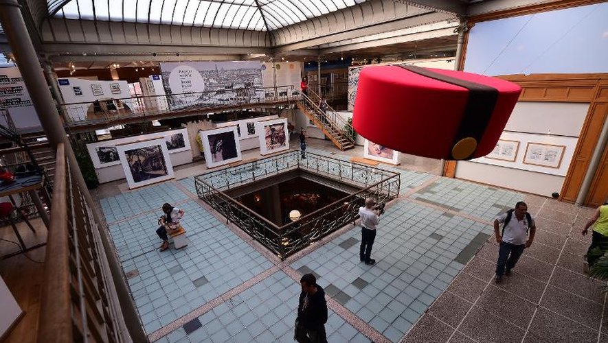 Des visiteurs dans l'espace dédié au dessinateur de BD belge Hergé, au sein du Centre belge de la bande dessinée le 3 octobre 2014 à Bruxelles
