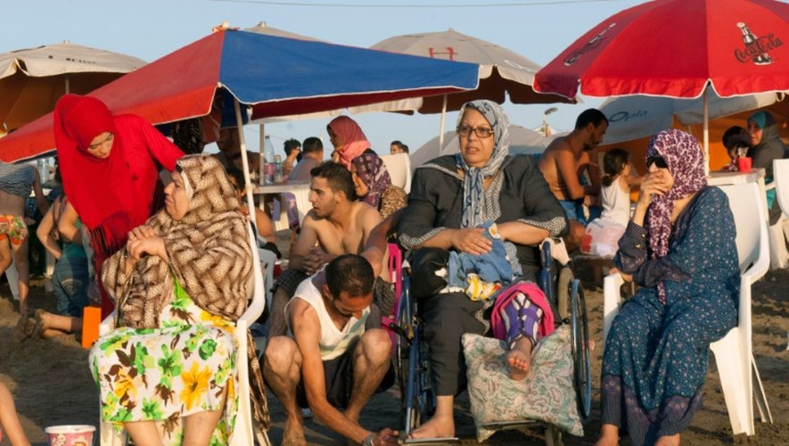 Une plage publique réservée aux familles à Alger le 3 août 2016
