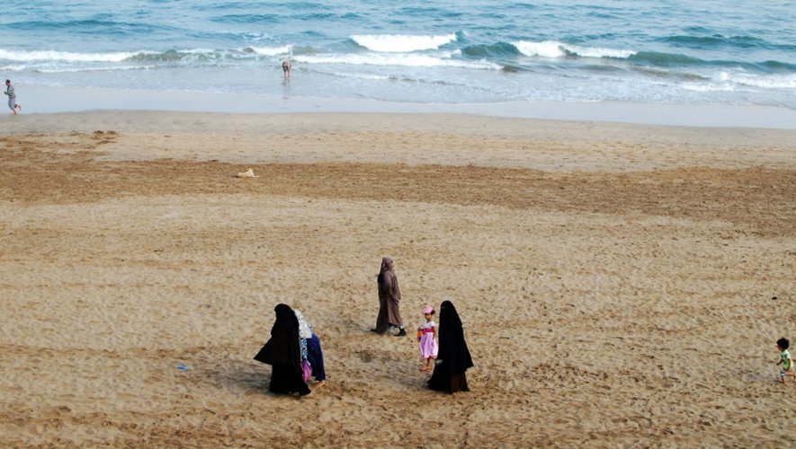 Marocaines en niqab sur la plage de Casablanca, le 12 août 2016