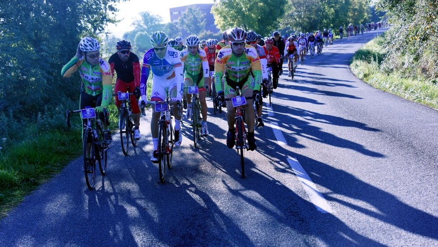Près de 300 cyclistes dans la roue d'Alexandre Geniez
