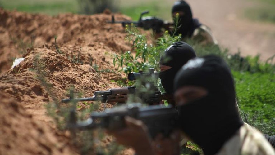 Des combattants jihadistes près de Deir Ezzor (Syrie), le 25 mars 2014