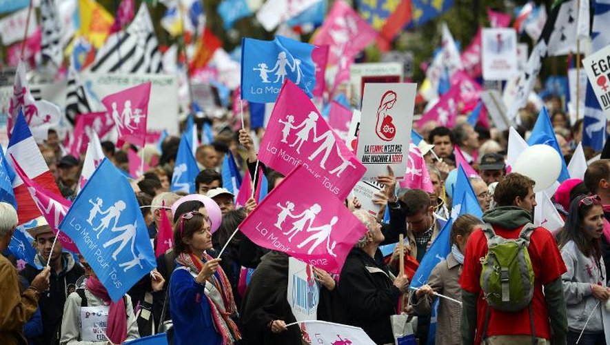 Des milliers de manifestants défilent le 5 octobre 2015 à Paris à l'appel de la Manif