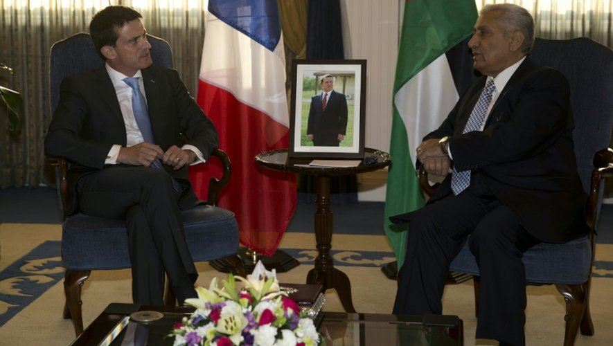 Le Premier ministre français Manuel Valls reçu par son homologue jordanien Abdullah Nsur le 11 octobre 2015 à Amman