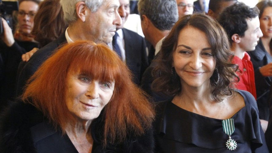Nathalie Rykiel (d) accompagne sa mère Sonia Rykiel, à la remise de la décoration de Chevalier de l'ordre des Arts et des Lettres, le 22 janvier 2010 à Paris