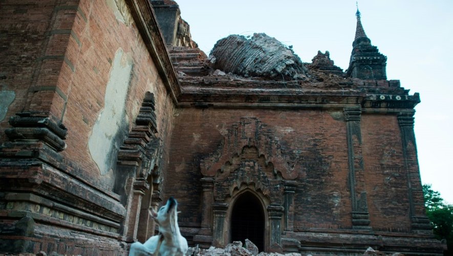 Sur les 2.500 pagodes ou monuments bouddhistes que comptent la ville sainte birmane de Bagan, 185 ont été endommagés par le séisme de la veille et fermés au public le 25 août 2016
