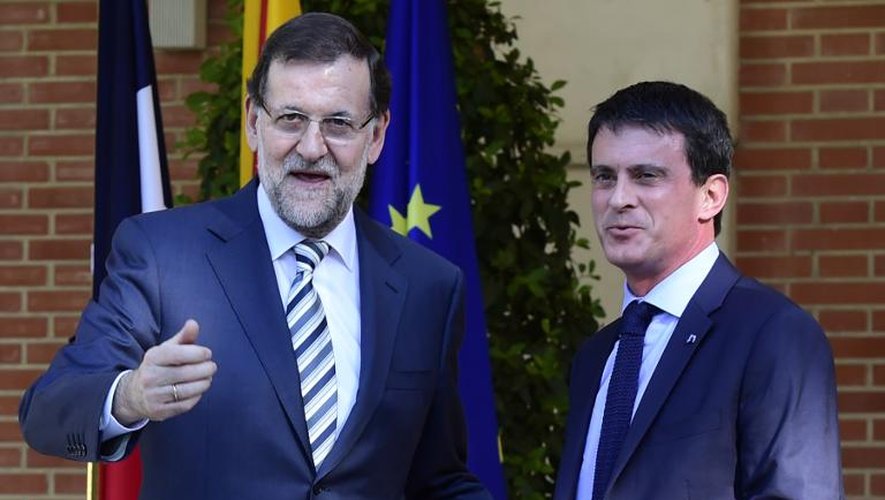 Le Premier ministre français Manuel Valls (d) et son homologue espagnol  Mariano Rajoy à Madrid le 23 juillet 2014