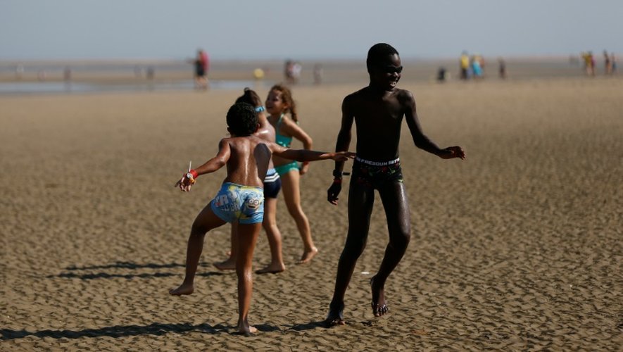 Une journée de plage, un moment "paradisiaque" pour certains enfants privés de vacances le reste du temps