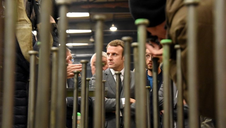 Emmanuel Macron a notamment fait étape dans les ateliers de l’entreprise Matière, à Bagnac-su-Célé,
dont le ministre a loué le potentiel de modernisation et la réussite sur le marché de l’export.