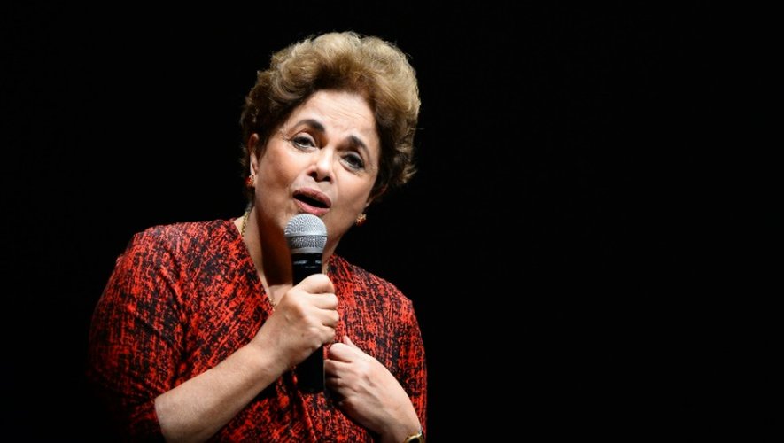 La présidente brésilienne suspendue Dilma Rousseff lors d'un meeting de son parti, le Parti des Travailleurs (PT) à Brasilia le 24 août 2016