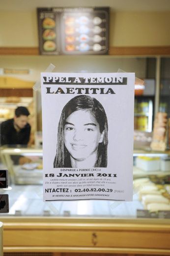 Appel à témoin concernant la disparition de Laetitia Perrais affiché le 22 janvier 2011 sur la porte d'une boulangerie de Pornic