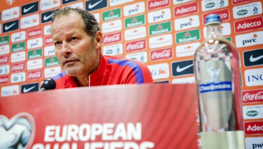 L'entraîneur des Pays-Bas Danny Blind en conférence de presse, veille du match contre les Tchèques qualificatif à l'Euro-2016, le 12 octobre 2015 à Amsterdam