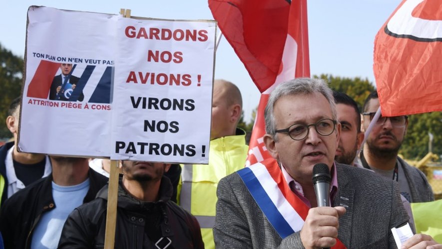 Le secrétaire général du PCF, Pierre Laurent lors d'une manifestation de soutien aux salariés d'Air France interpellés, le 12 octobre 2015