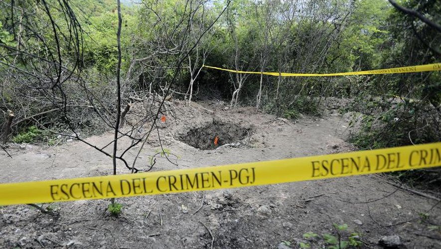 Une fosse à Pueblo Viejo, près d'Iguala, où ont été découverts 28 corps, dans l'Etat du Guerrero, le 6 octobre 2014 au Mexique