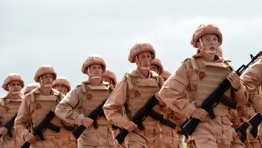Des soldats russes sur la base militaire russe Hmeimim, à Lattaquié, en Syrie, le 4 mai 2016