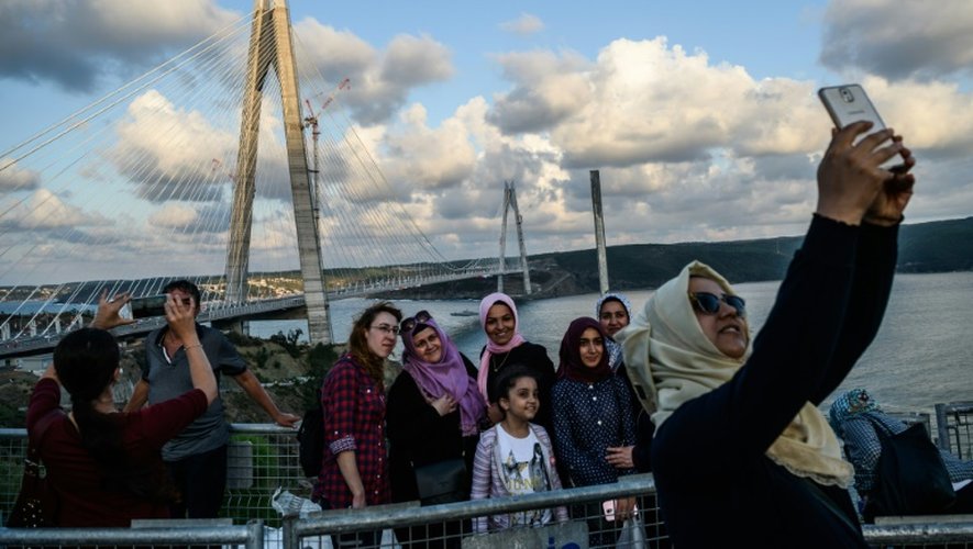 Le pont Yavuz Sultan Selim, l'un des plus grands ponts suspendus au monde inauguré à Istanbul, le 26 août 2016