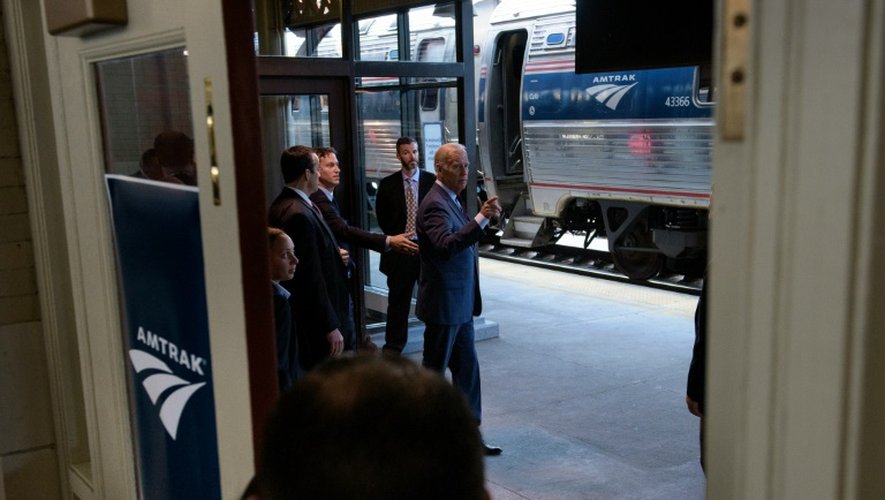 Le vice-président américain Joe Biden, le 26 août 2016 à une station ferroviaire de l'Amtrak, à Wilmington dans le Delaware