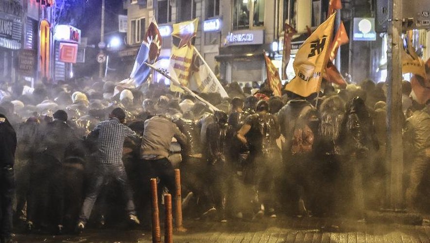 Heurts entre policiers et manifestants pro-kurdes, le 7 octobre 2014 à Istanbul