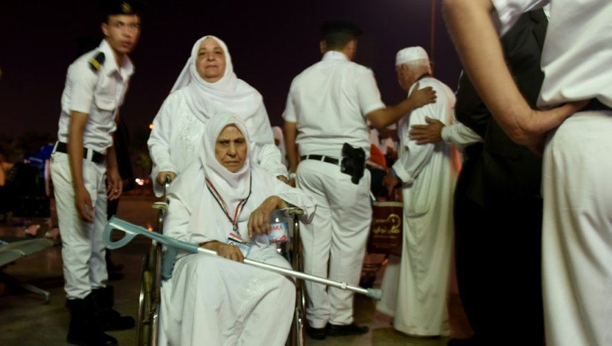 Des pélerins égyptiens à l'aéroport du Caire, le 25 août 2016