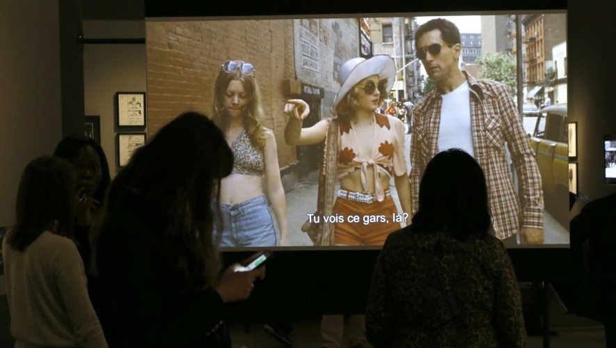 Des personnes regardent un extrait du film du réalisateur américain Martin Scorcese à la Cinémathèque française de Paris le 12 octobre 2015