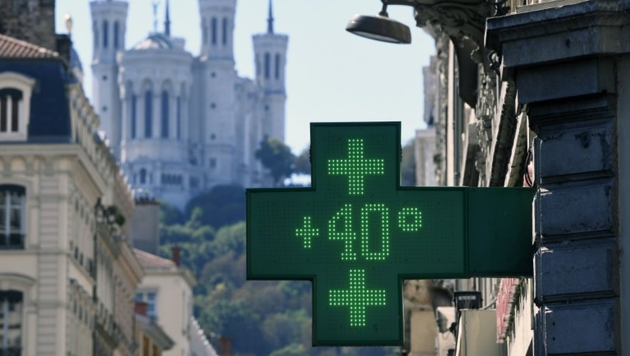 Une pharmacie affiche 40 degrés à Lyon le 26 août 2016