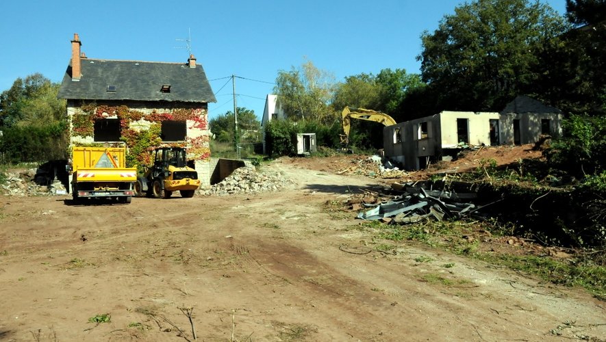 Les maisons situées sur le site de la future école de Bourran sont en cours de démolition.