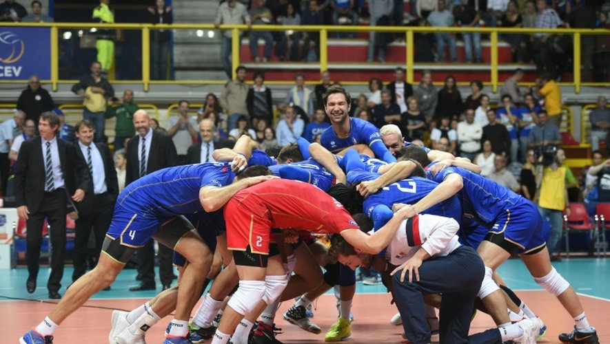 Les Français fêtent leur qualification pour les demi-finales de l'Euro, le 14 octobre Busto Arsizio