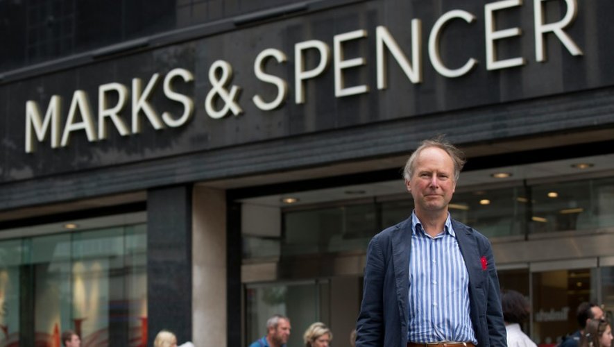 Nigel Rodgers devant un magasin Marks and Spencer sur Oxford Street à Londres le 18 août 2016