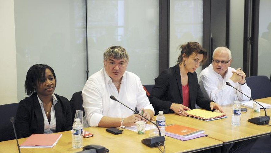 Les représentants de la CFDT Ines Minin, Hervé Garnier, Marylise Leon et Philippe Couteux lors d'une réunion au siège du Medef le 9 septembre 2014 à Paris
