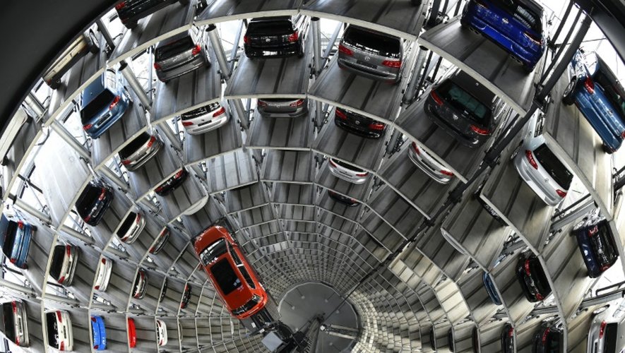 Des modèles Volkswagen dans l'usine de Wolfsburg le 10 mars 2015