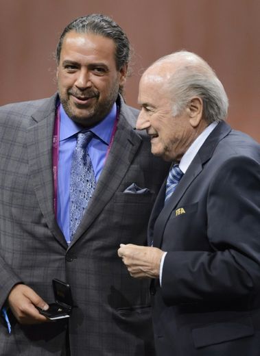 Le cheikh Ahmad al-Fahad al-Sabah (g), membre du CIO et de la Fifa, lors du 65e congrès de la Fifa, le 29 mai 2015 à Zurich